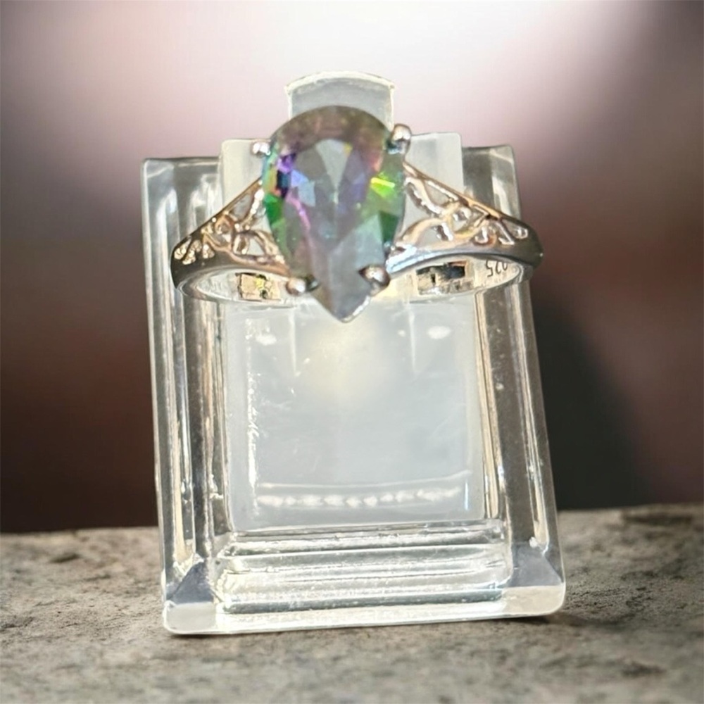 Elegant Silver and Iridescent Stone Ring